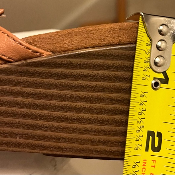 NIB vionic sandals - Picture 13 of 13